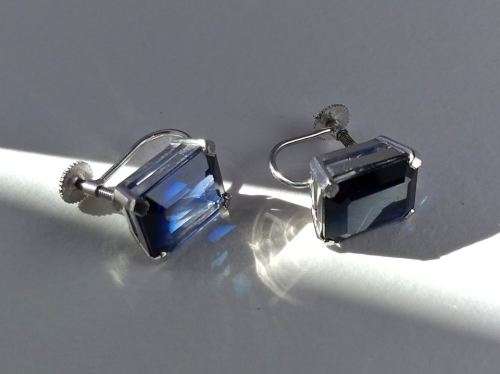 Blue topaz and white gold earrings