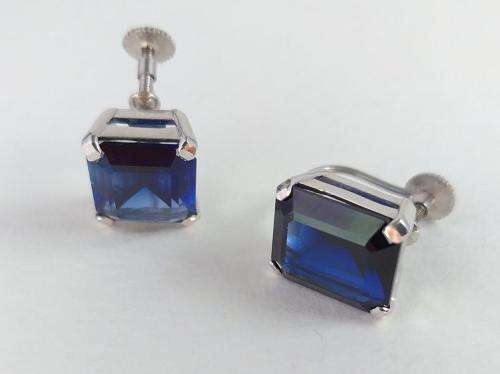 Blue topaz and white gold earrings