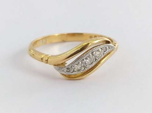 Vintage 9ct gold and 5 diamond ring (classic swirl design)