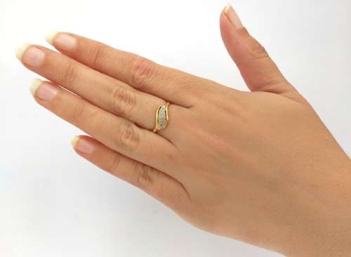 Vintage 9ct gold and 5 diamond ring (classic swirl design)