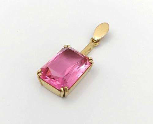 9ct gold and pink topaz pendant