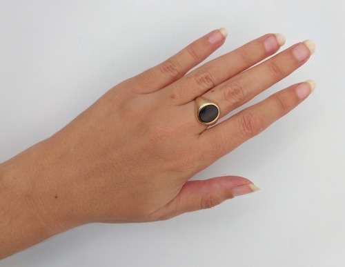 9ct gold & black onyx signet ring