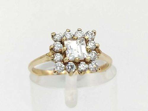 Pretty 9ct gold and square white CZ ring