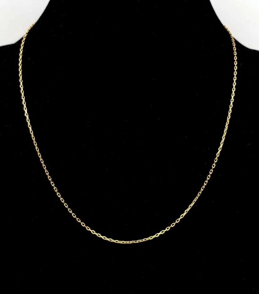 Delicate 9ct gold chain