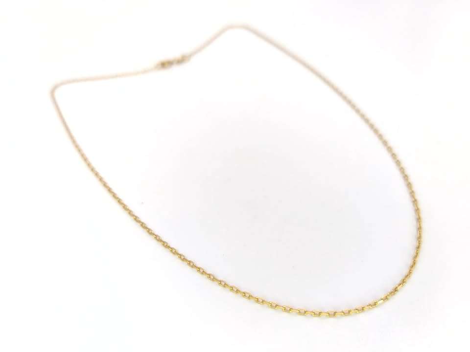 Delicate 9ct gold chain