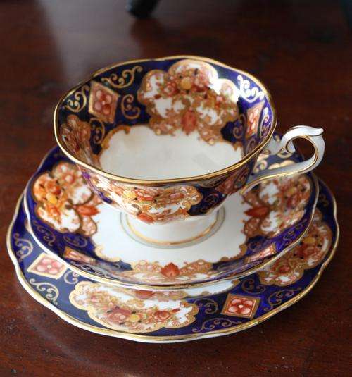 Royal Albert Teacup Heirloom/Derby Trio