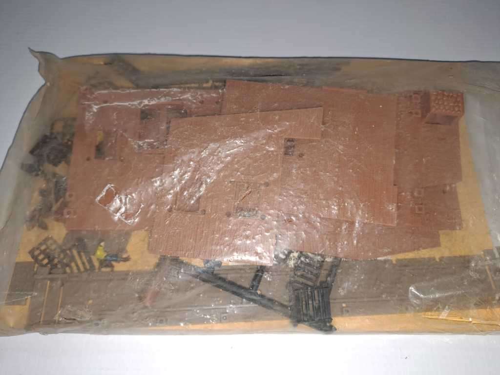 Model Trains HO 1 x Bank & General Store track side buildings. New no box.