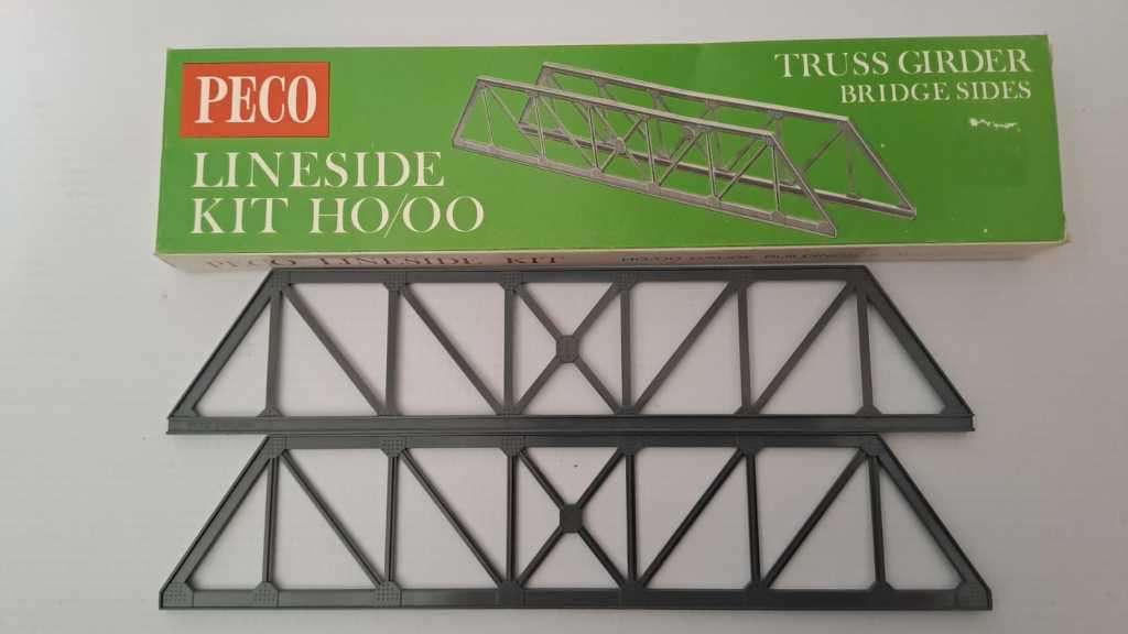 Model Trains HO Peco 1 x Truss Girder Bridge Sides.  New boxed.