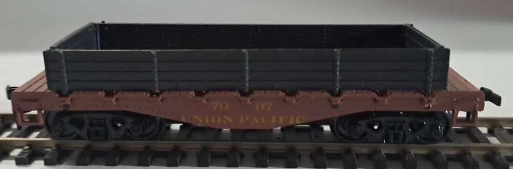 Model Trains HO 1 x Union Pacific Gondola, with plastic wheels & Horn hook couplers. Unboxed.