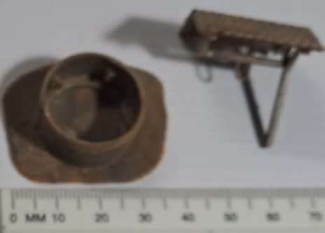 Model Trains HO 1 x Small well missing one leg.