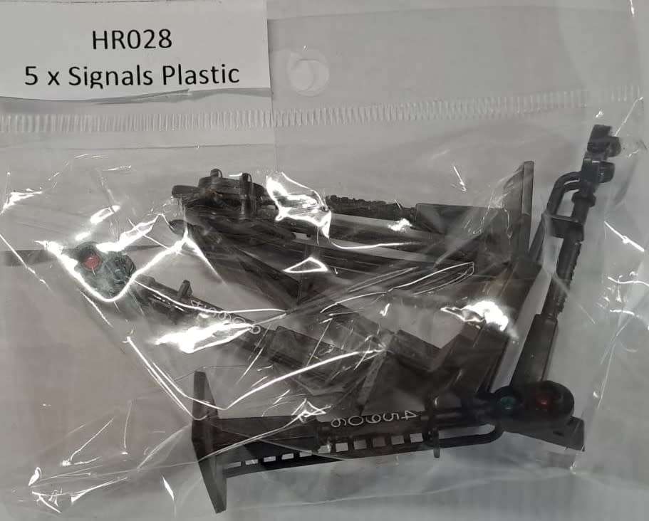 Model Trains HO 5 x plastic Signals (Not powered)