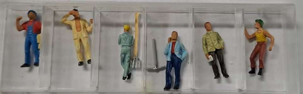 Model Trains HO 6 x Working men + tools.
