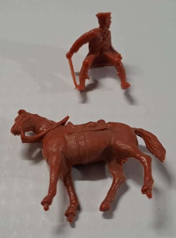 Model Trains HO Figures Soldiers x1 & Horse x1. (Unpainted Brown)