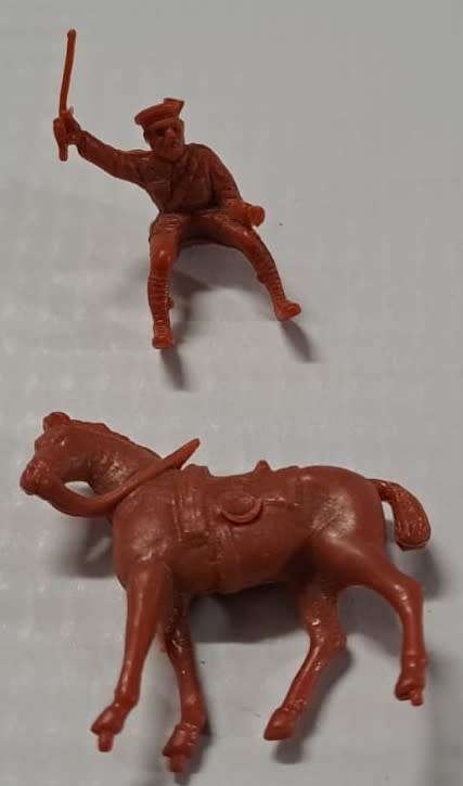 Model Trains HO Figures Soldiers x1 & Horse x1. (Unpainted Brown)