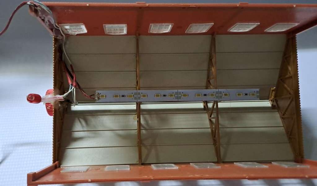 Model Trains HO 1 x Train Shed Double with LED strip & Coca-Cola light