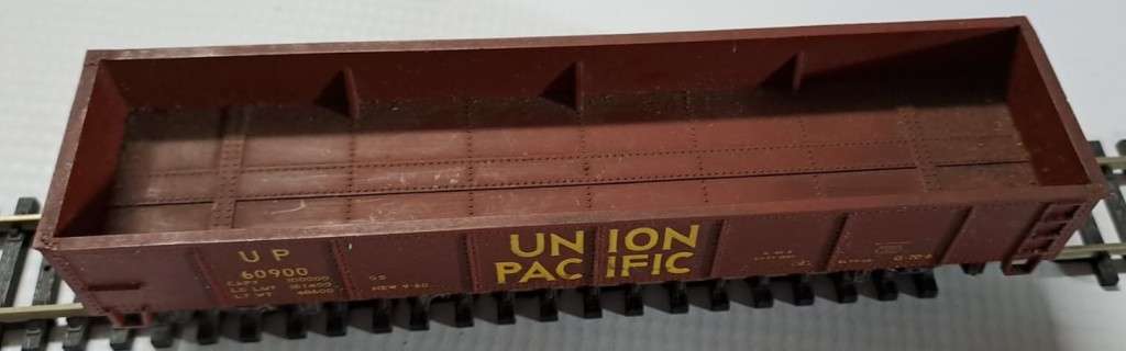 Model Trains H0 1 x Union Pacific Gondola, with Plastic wheels & Horn hook couplers.