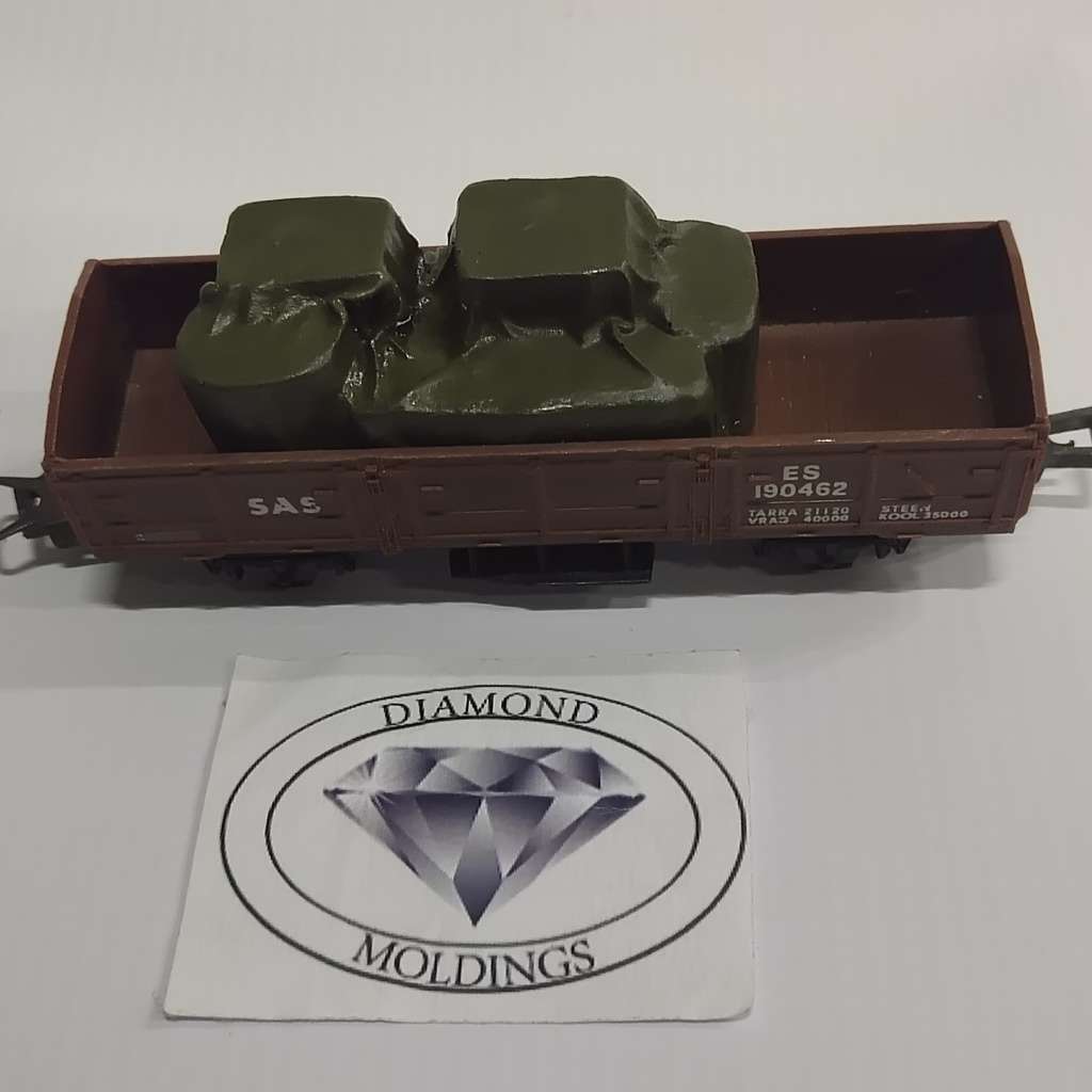 Model Trains HO 1 x Freight Load - Load under Tarpaulin (Crates) - 60mm x 26mm x 25mm