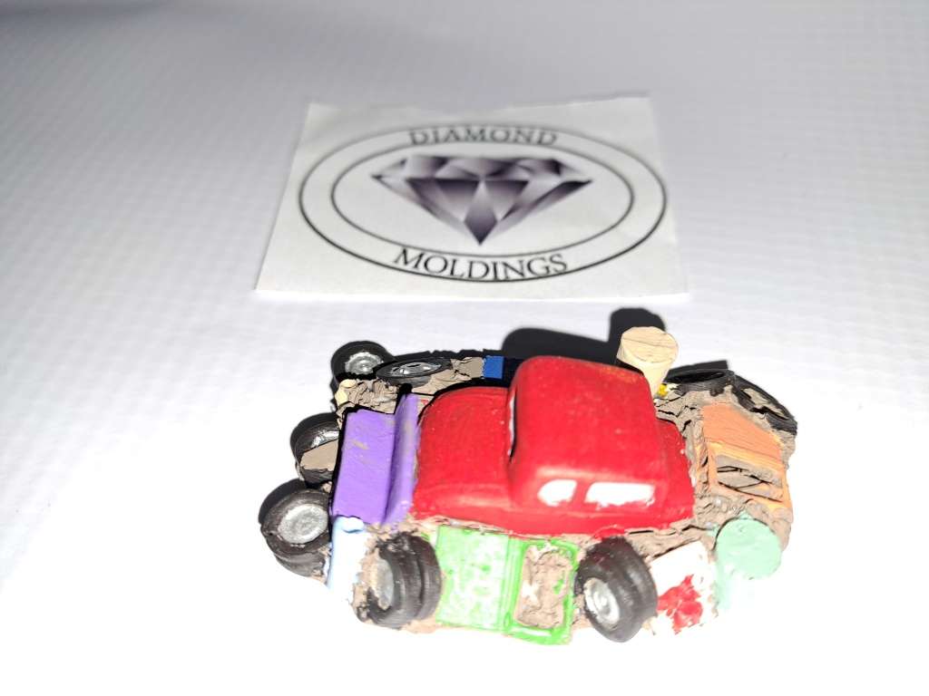 Model Trains HO 1 x Scrap yard - Small (Red car) 54mm x 31mm x 16mm