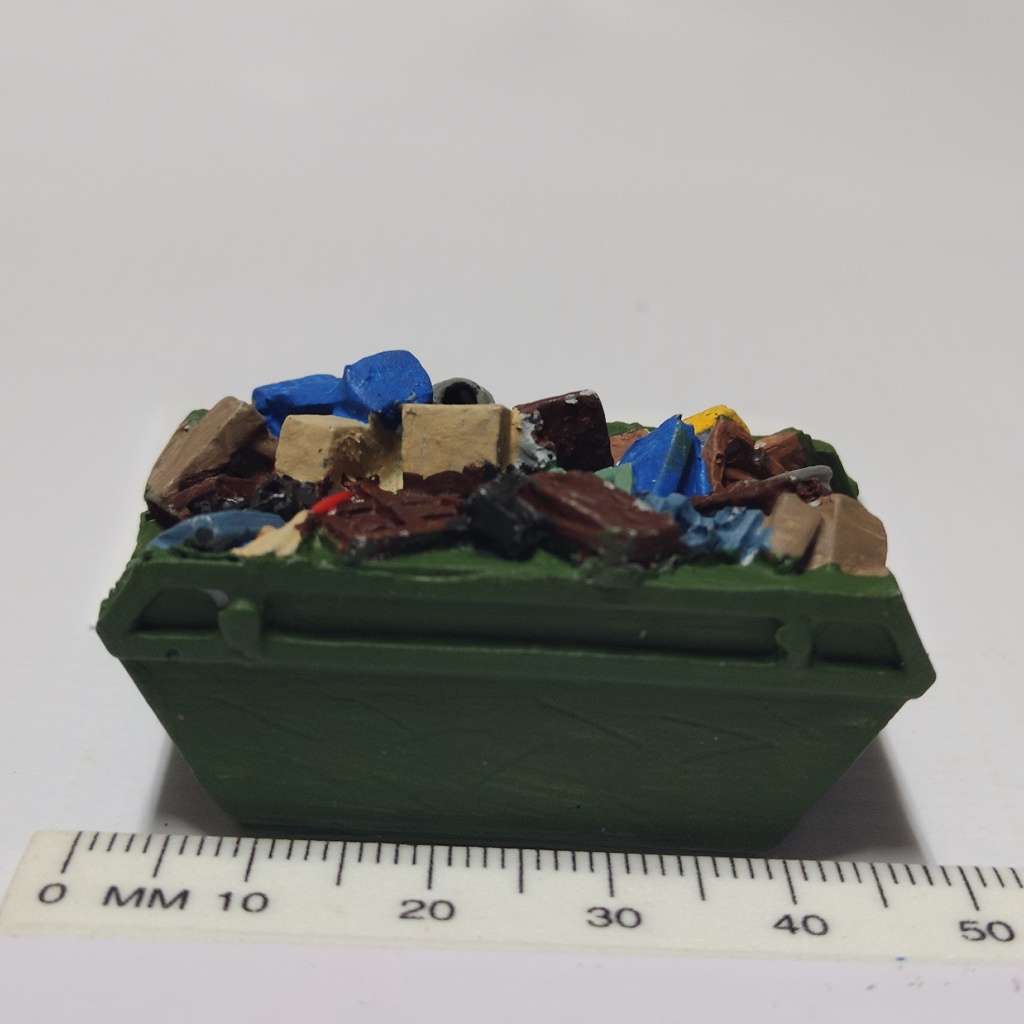 Model Trains HO 1 x Bin/Skip Full 46mm x 23mm x 25mm