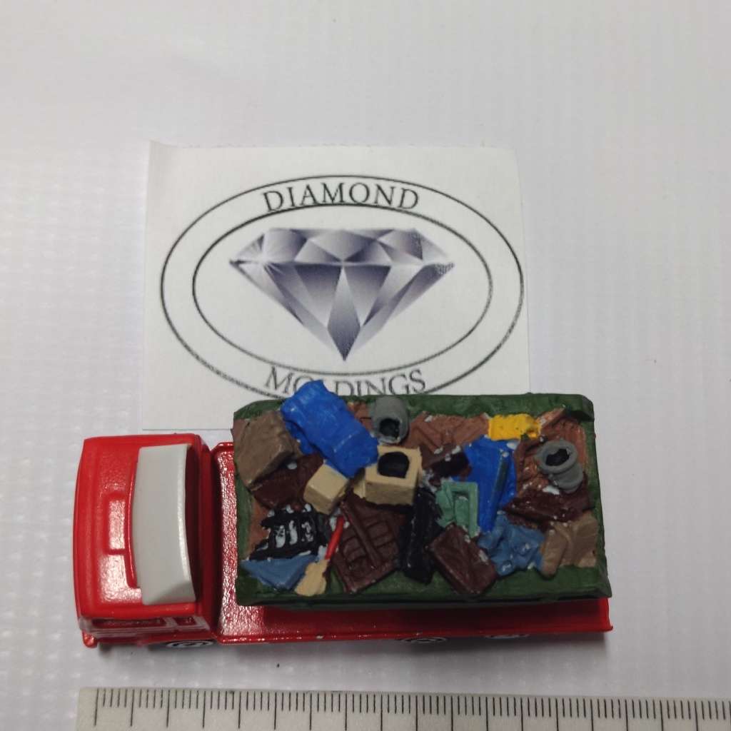 Model Trains HO 1 x Bin/Skip Full 46mm x 23mm x 25mm