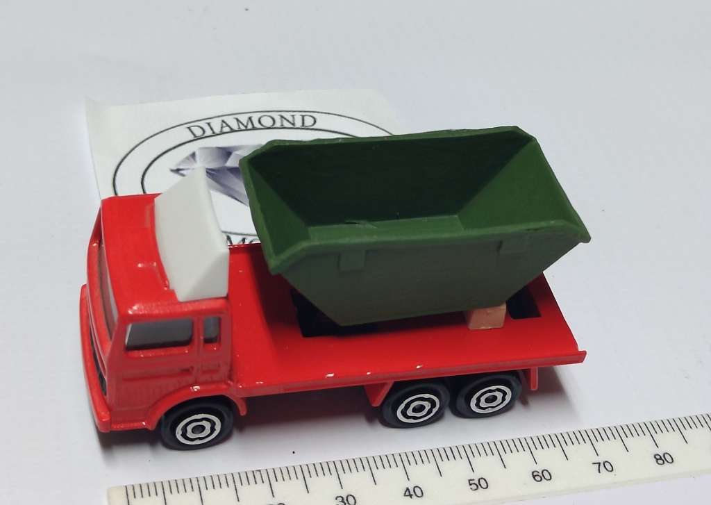 Model Trains HO 1 x Bin/Skip Empty 46mm x 20mm x 18mm