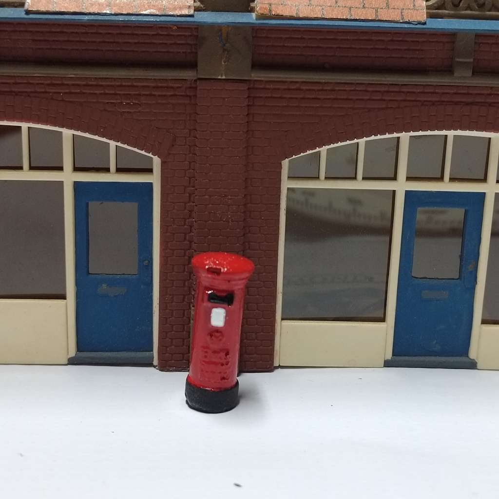 Model Trains HO 1 x Post Box - 9mm diameter x 21mm
