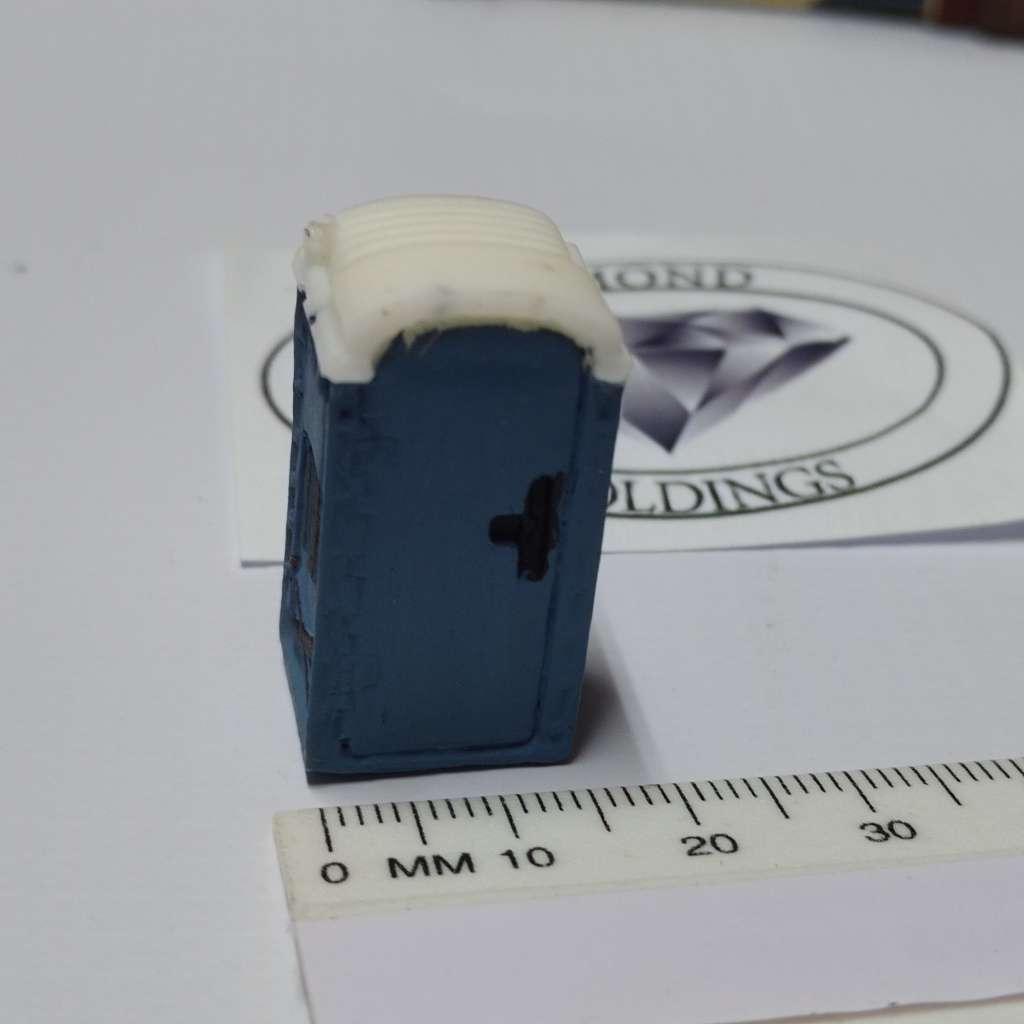 Model Trains HO 1 x Portable Toilet (Blue) - 16mm x 13mm x 29mm