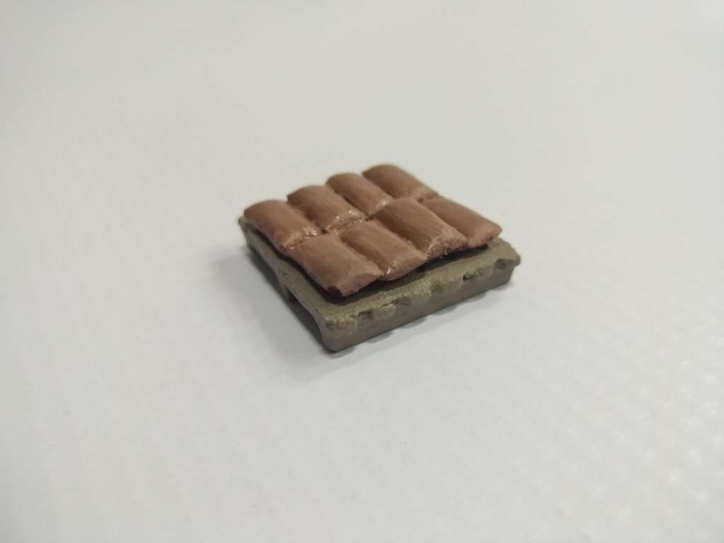 Model Trains HO 1 x Bags - Potato bags on pallet - 29mm x 26mm x 10mm