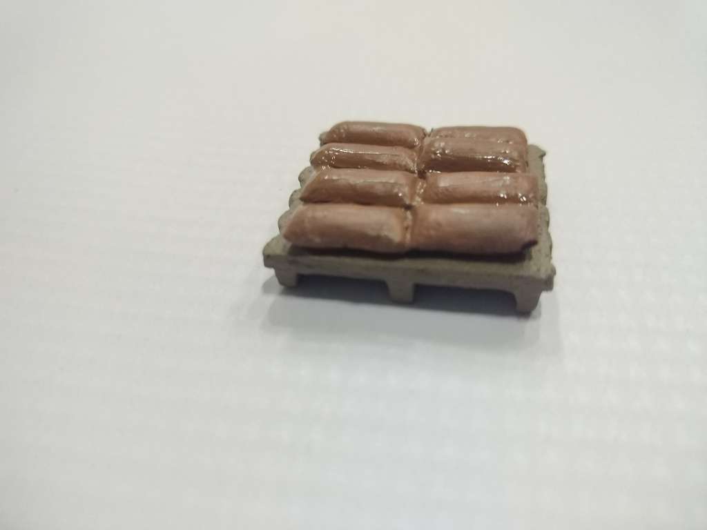 Model Trains HO 1 x Bags - Potato bags on pallet - 29mm x 26mm x 10mm