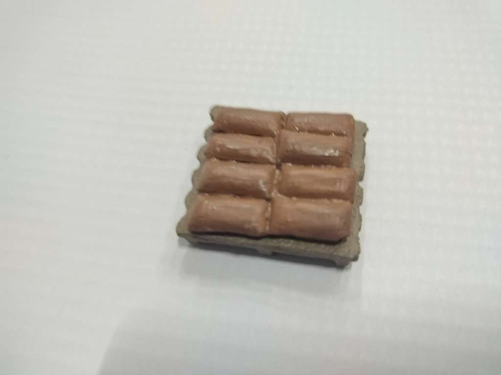 Model Trains HO 1 x Bags - Potato bags on pallet - 29mm x 26mm x 10mm