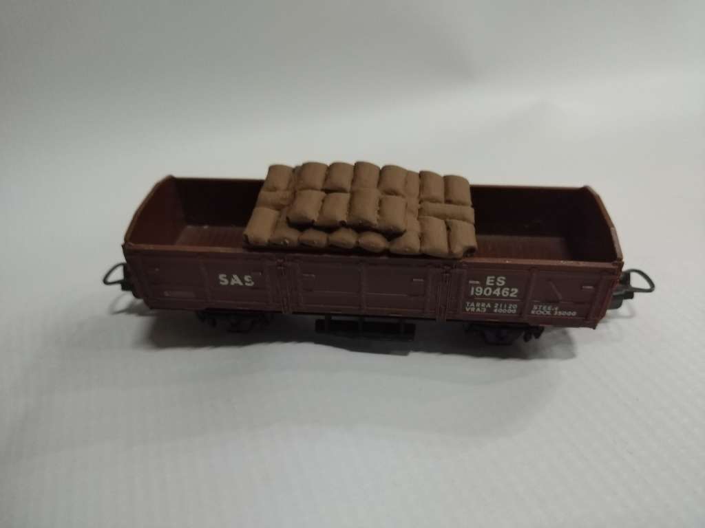 Model Trains HO 1 x Bags - Potato bags (1 x 28) Freight Load - 1 x 50mm x 31mm x 8mm