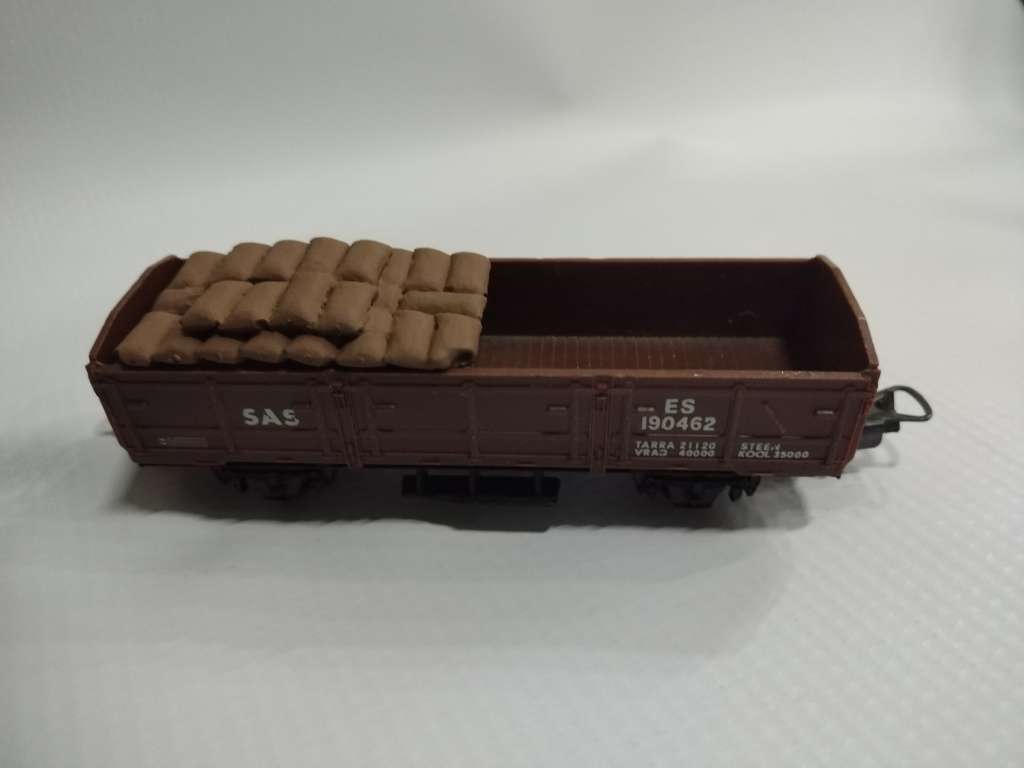 Model Trains HO 1 x Bags - Potato bags (1 x 28) Freight Load - 1 x 50mm x 31mm x 8mm