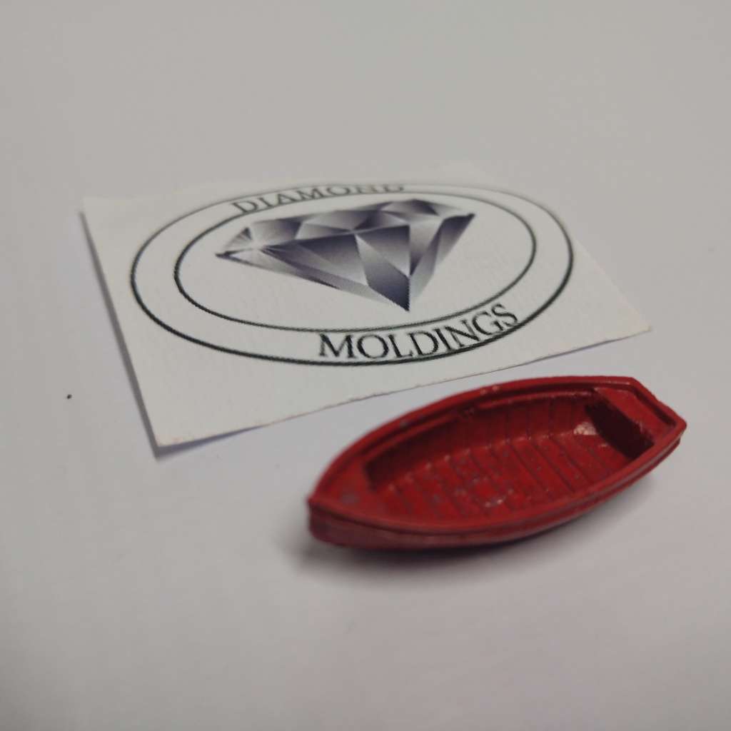 Model Trains HO - Boat Small with no seat (Red) - 36mm x 12mm x 7mm