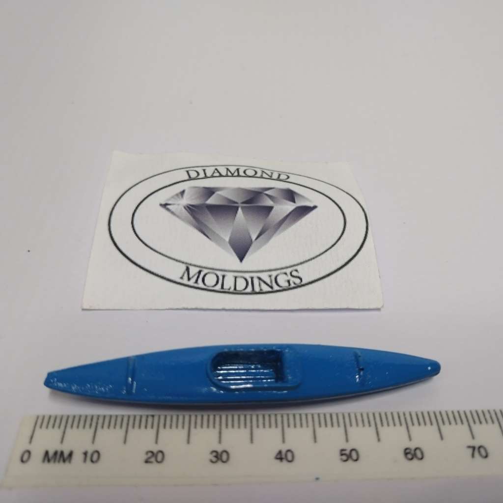 Model Trains HO - Canoe Long (Blue) - 70mm x 10mm x 7mm