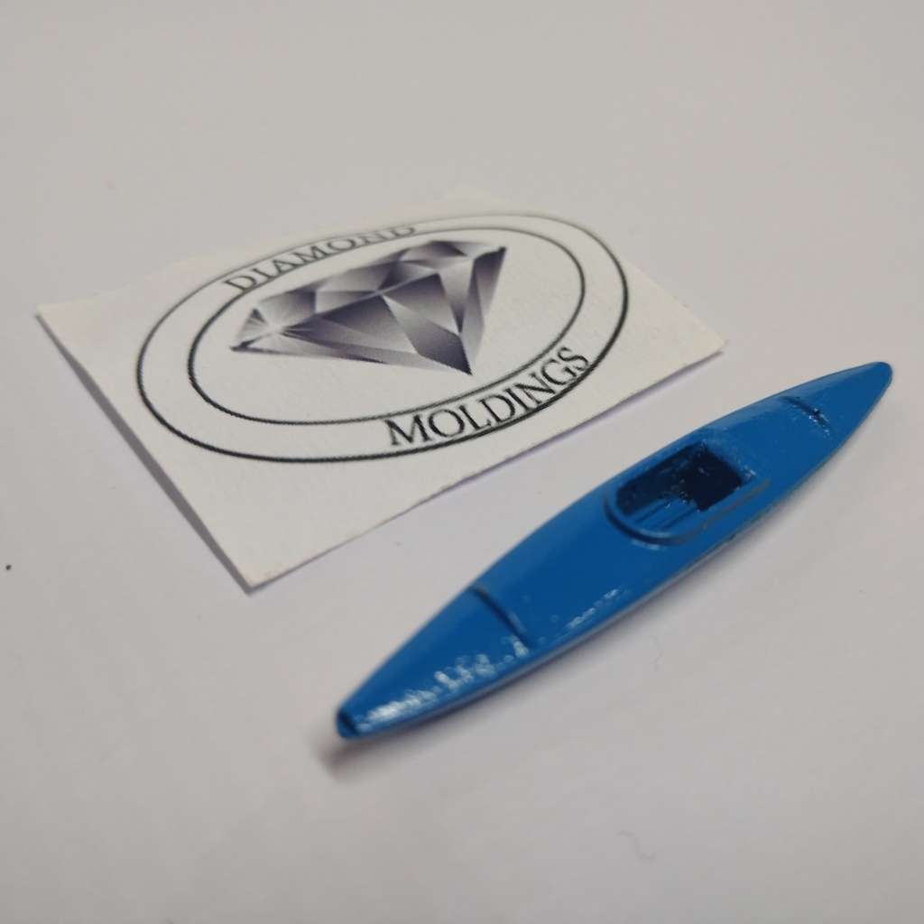 Model Trains HO - Canoe Long (Blue) - 70mm x 10mm x 7mm