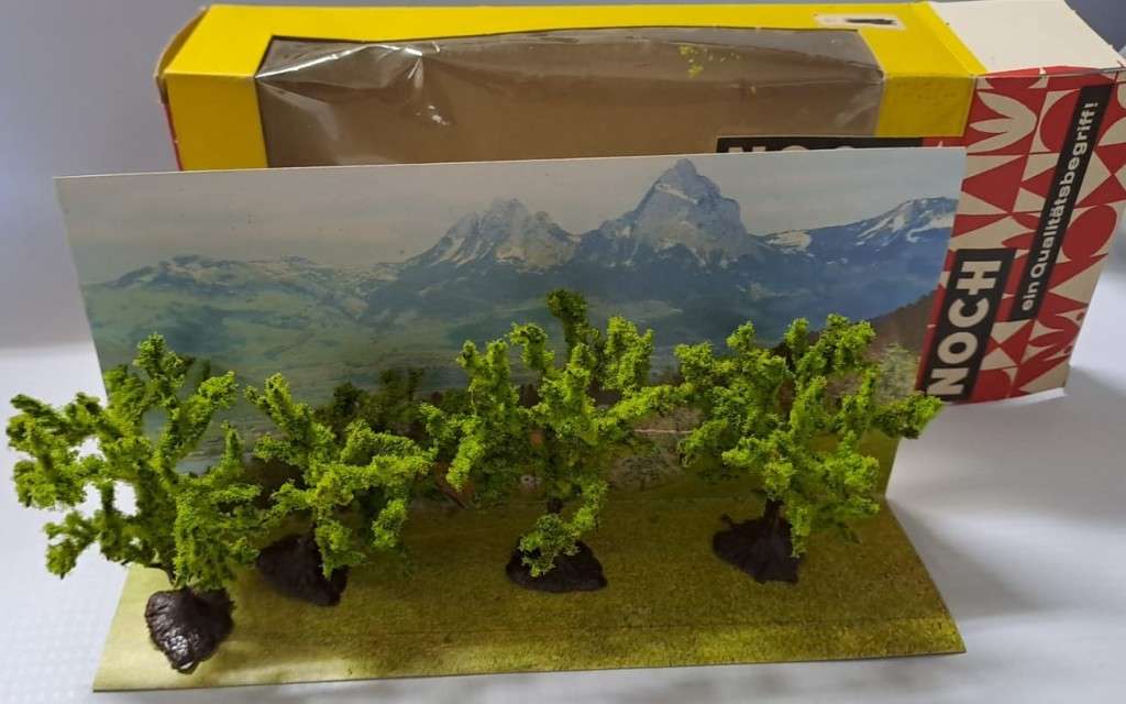 Model Trains 1:87 HO 4 x Noch Trees.