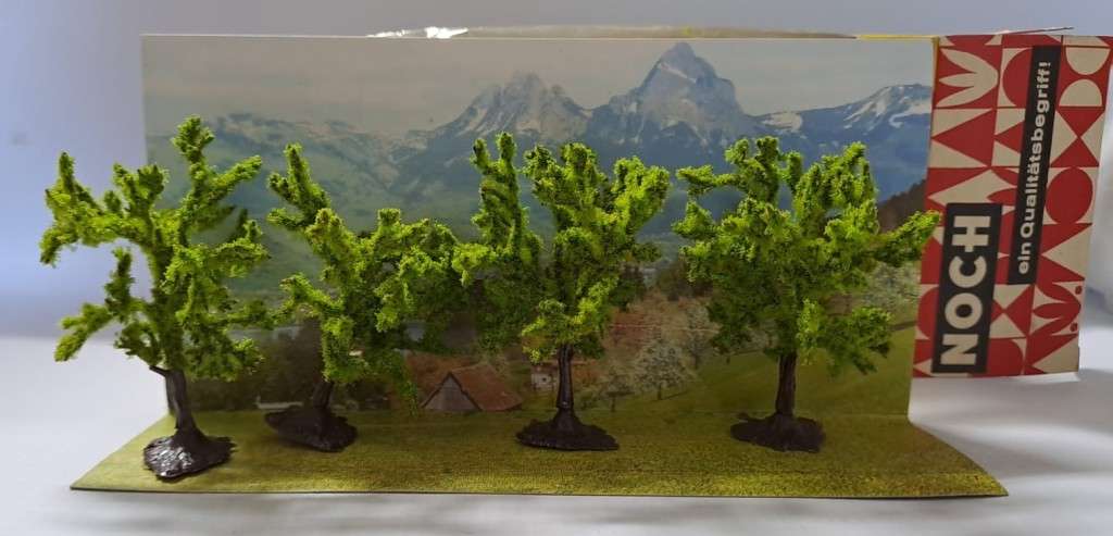Model Trains 1:87 HO 4 x Noch Trees.