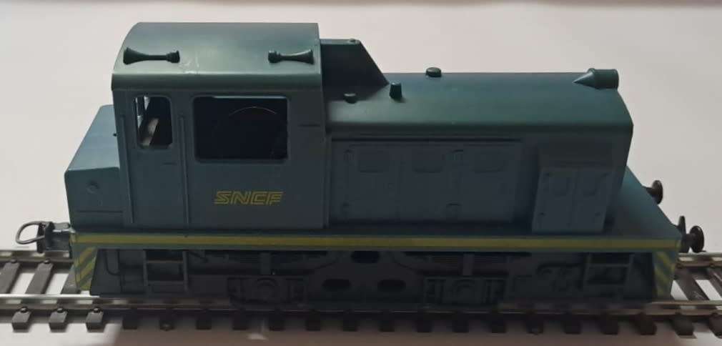 Model Trains 1:87 HO - 1 x Lima SNCF loco Shanter with Lima couplers.