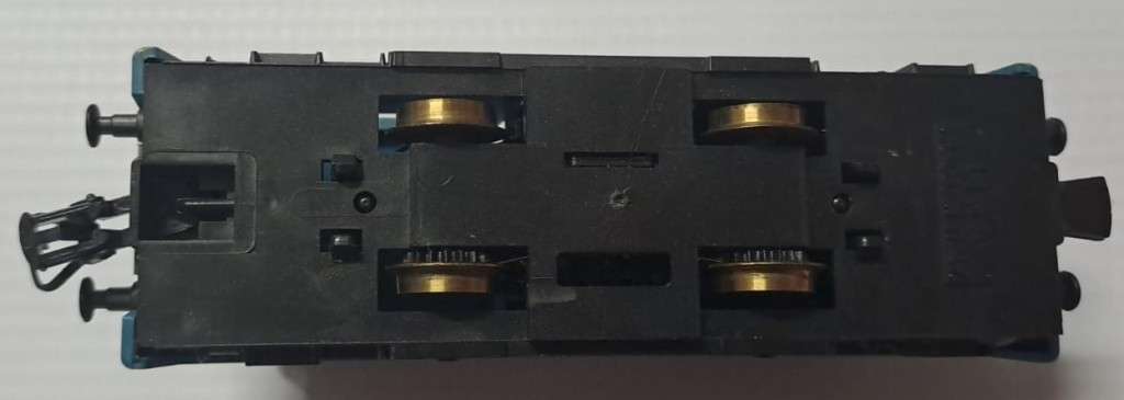 Model Trains 1:87 HO - 1 x Lima SNCF loco Shanter with Lima couplers.