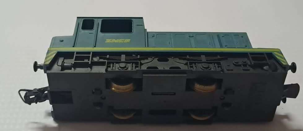 Model Trains 1:87 HO - 1 x Lima SNCF loco Shanter with Lima couplers.