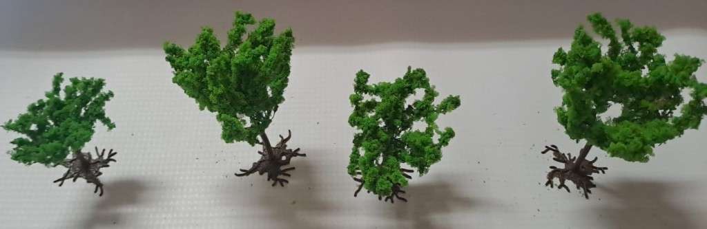 Model Trains 1:87 HO - 4 x Trees