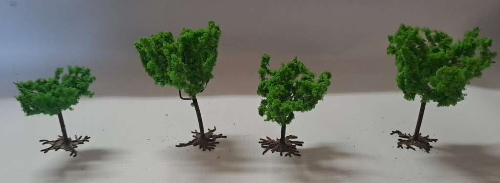Model Trains 1:87 HO - 4 x Trees