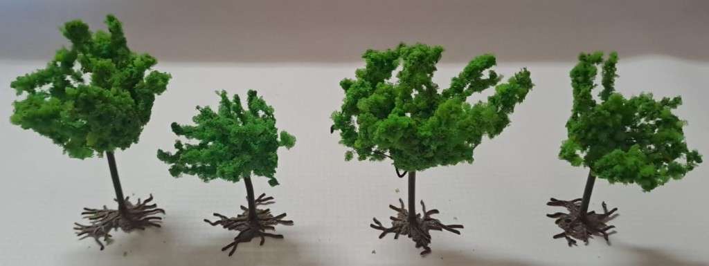 Model Trains 1:87 HO - 4 x Trees