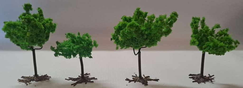 Model Trains 1:87 HO - 4 x Trees
