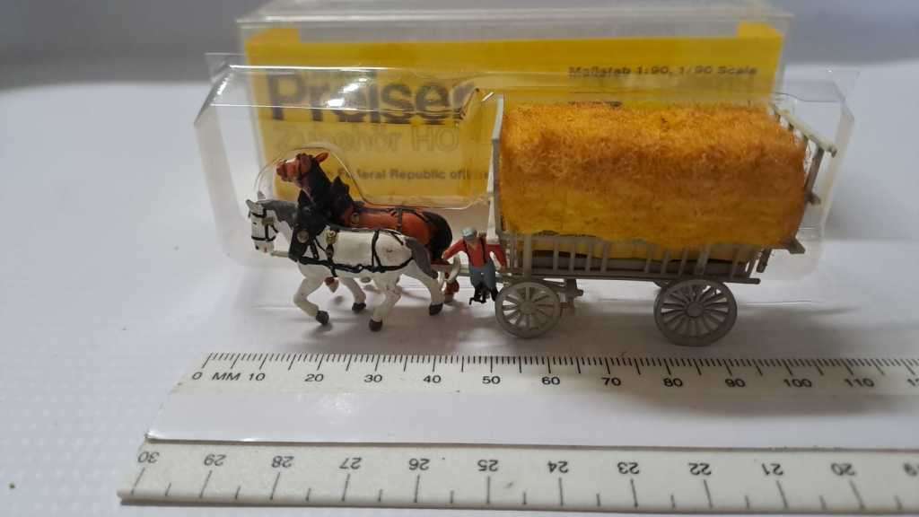 Model Trains HO - Preiser 2x Horses, wagon with load & figure