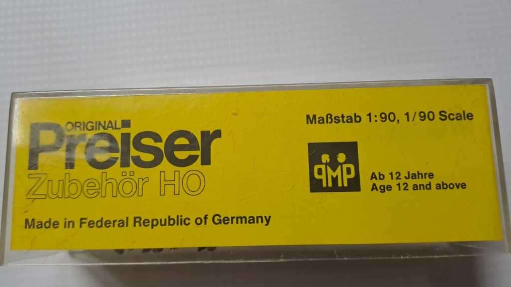 Model Trains HO - Preiser 2x Horses, wagon with load & figure