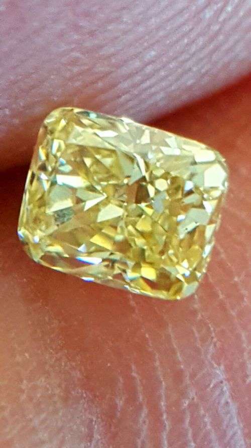 Certified 0.55Ct Fancy Yellow VVS2 Cushion Natural   Diamond 4.7x4.32mm VG VG