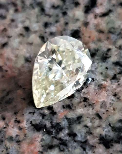 5.26 ct MOISSANITE YELLOWISH PEAR CUT VVS1