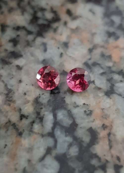 NATURAL RASPBERRY PINK RHODOLITE GARNET 4 MM STUNNING GEM AFRICA!! 2-PCS