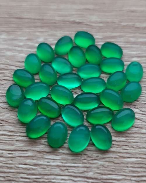 Oval cabochon Green onyx 2.16 Cts Brilliant gemstone 4 Pieces 4x6mm